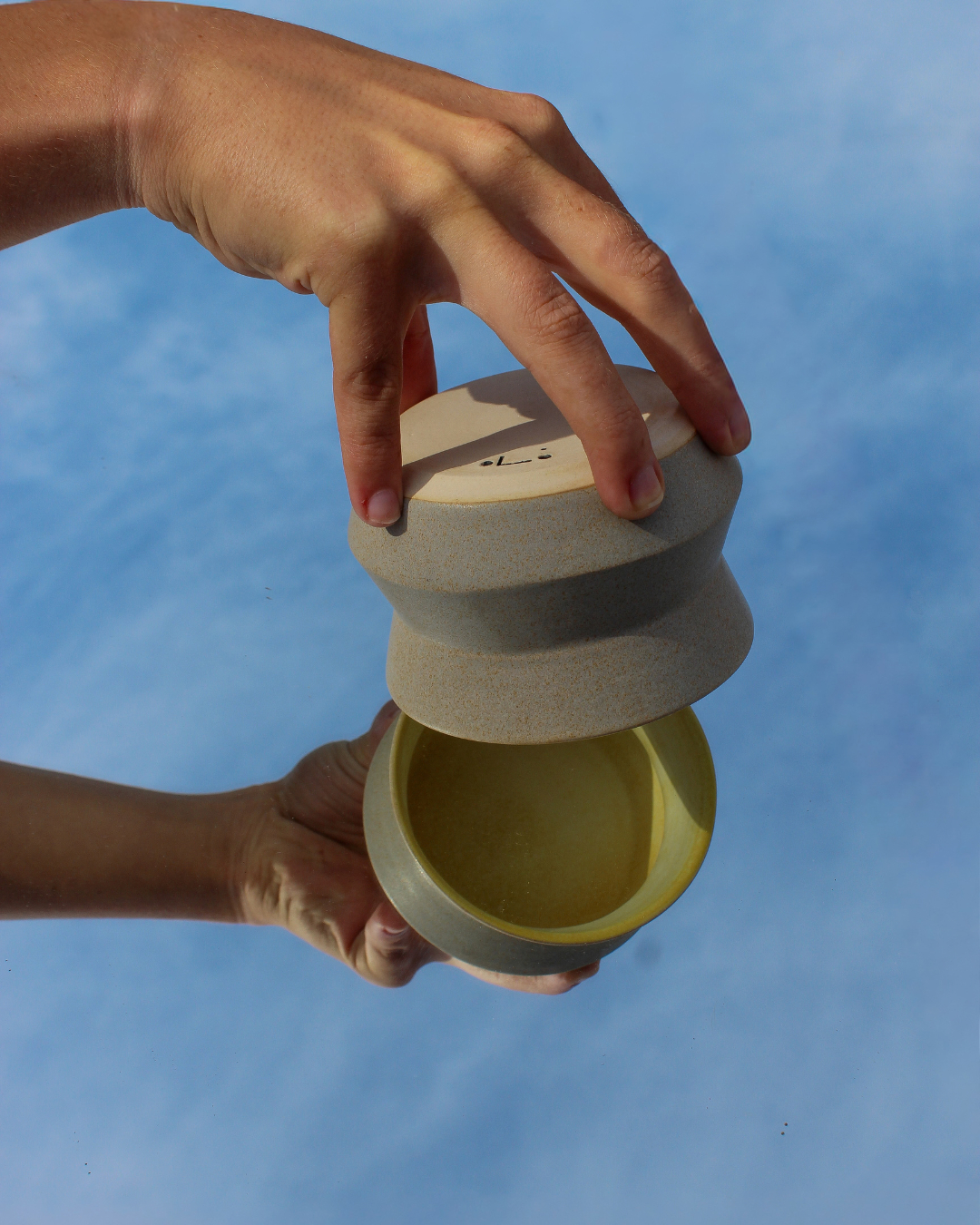 Tasse Angulaire concrete jellybean / jaune