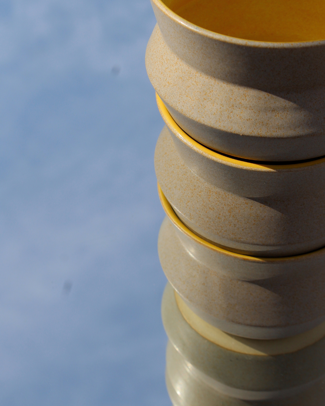 Tasse Angulaire concrete jellybean / jaune
