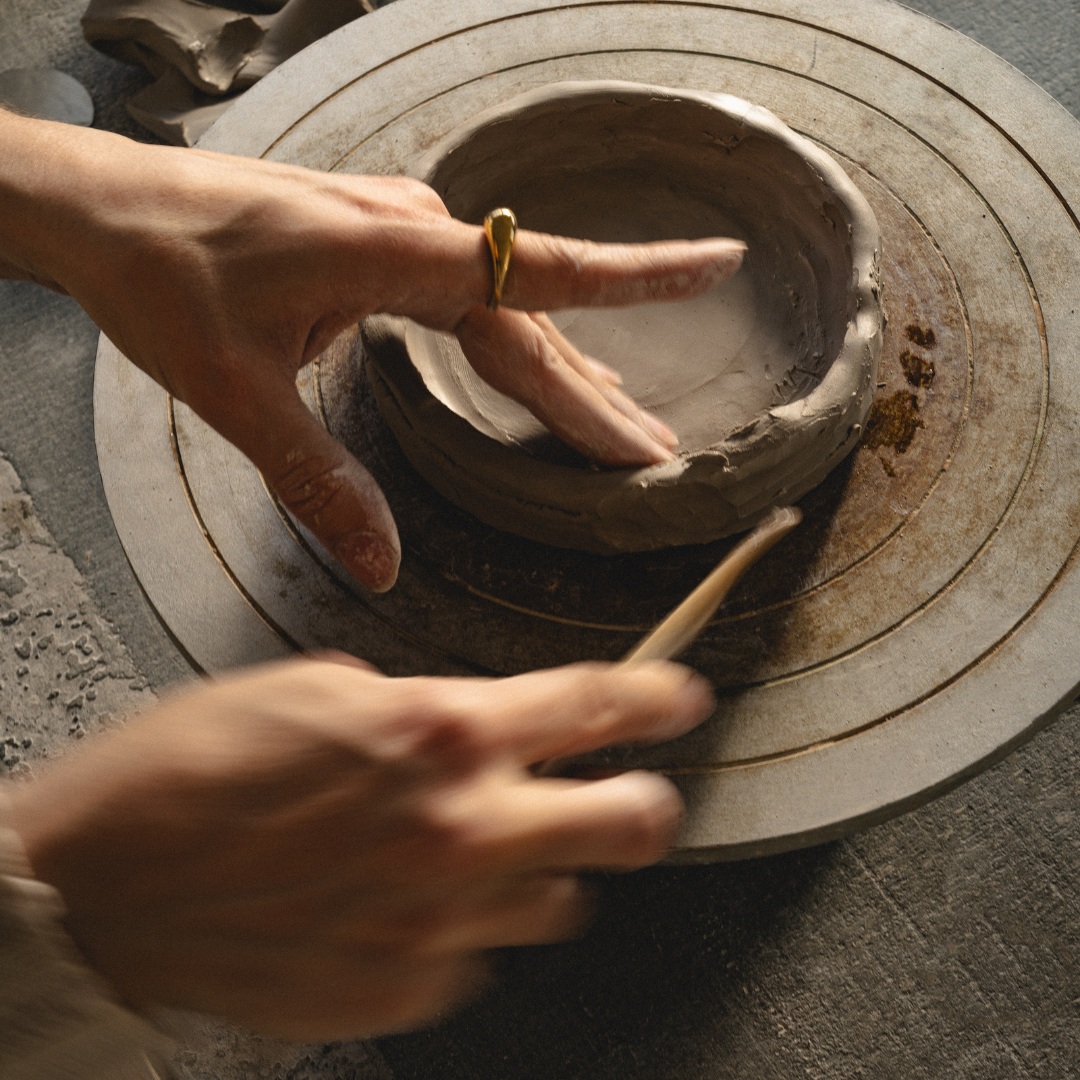 Cours de poterie privé en groupe au studio