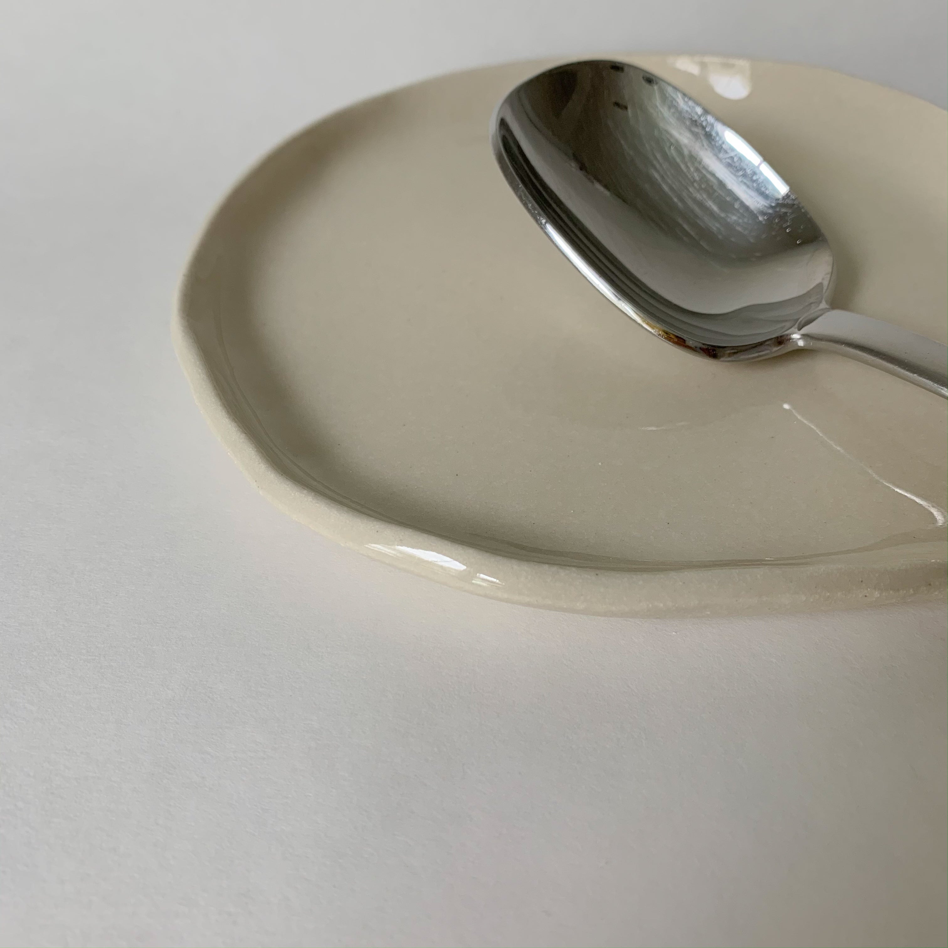 Circular spoon rest